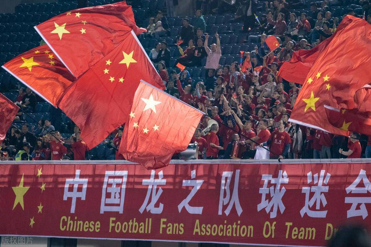 包含备受瞩目！国内足球争夺激烈前进的词条