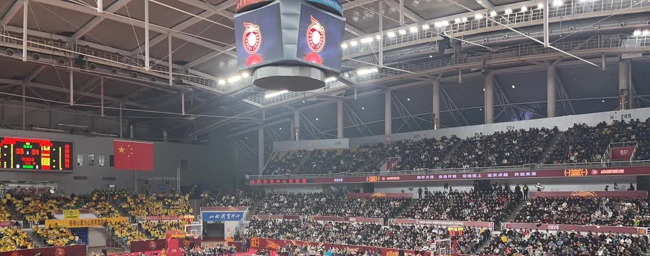 热门球队闪耀赛场，引领球迷热情高涨的简单介绍