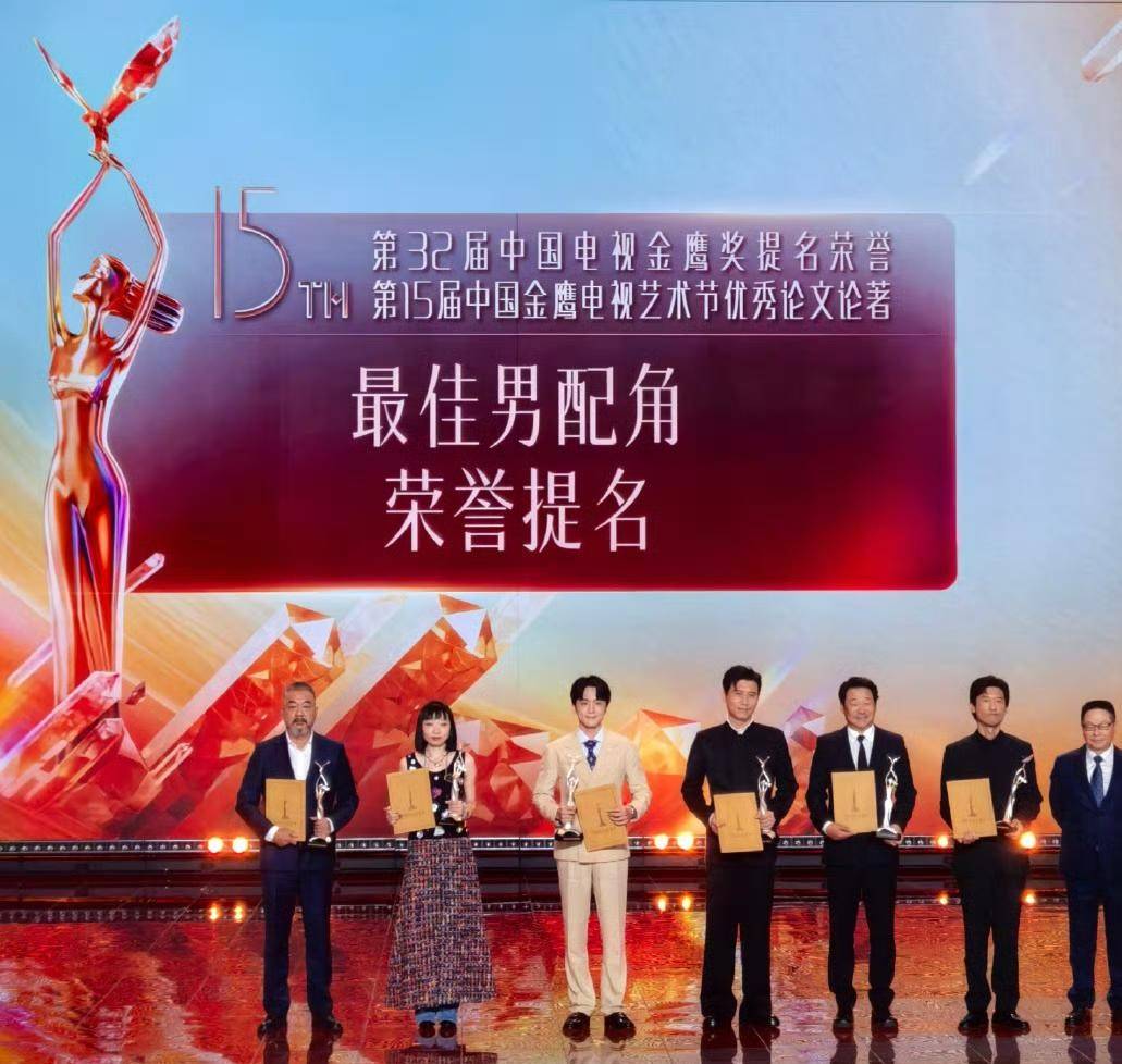 新晋球星表现出色获得最佳新人称号