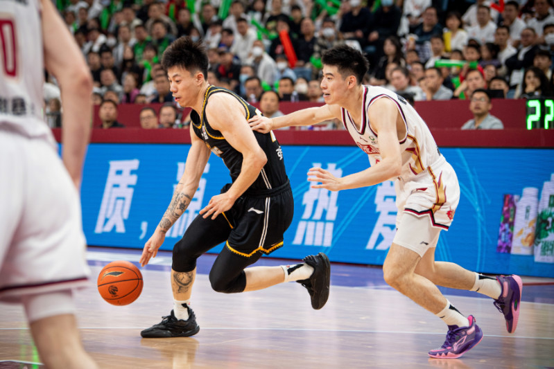 鲁能客场惨败，取得赛季首败